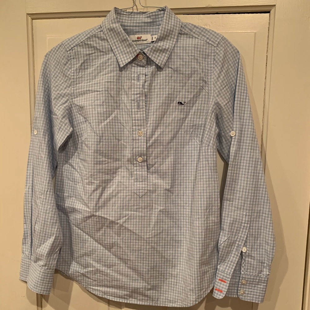 Vineyard vines quater button down gingham shirt.